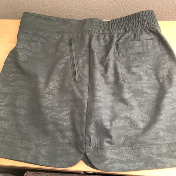 NEW Orvis Camo Embossed Pull On Travel Golf Skort - NEW - Picture 9 of 10